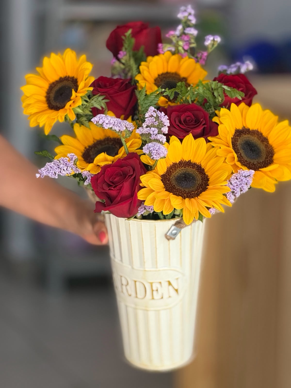 Balde de Rosas y Girasoles 🌻🌹